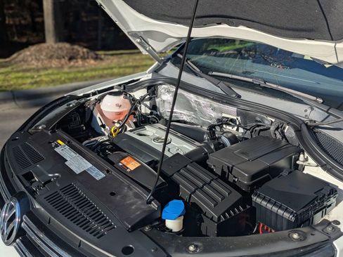 Used 2017 Volkswagen Tiguan S image 23