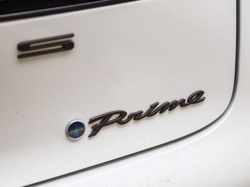Used 2024 Toyota Prius Prime Premium w/ Advanced Technology Package FWD image 12