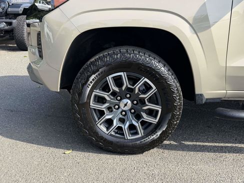 Certified 2023 Chevrolet Colorado Z71 w/ Z71 Convenience Package 2 AWD/4WD image 8