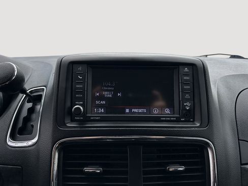 Used 2019 Dodge Grand Caravan SE FWD image 14