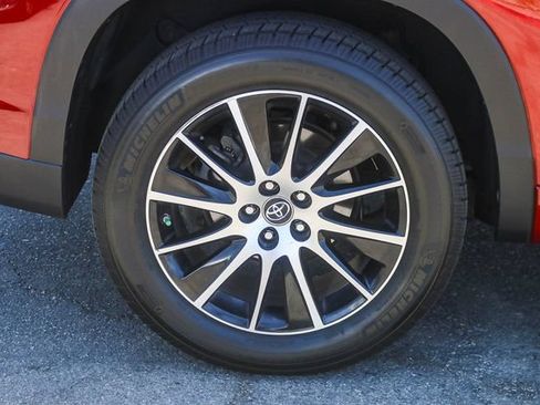 Used 2018 Toyota Highlander SE FWD image 13