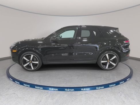 Used 2024 Porsche Cayenne AWD/4WD image 9