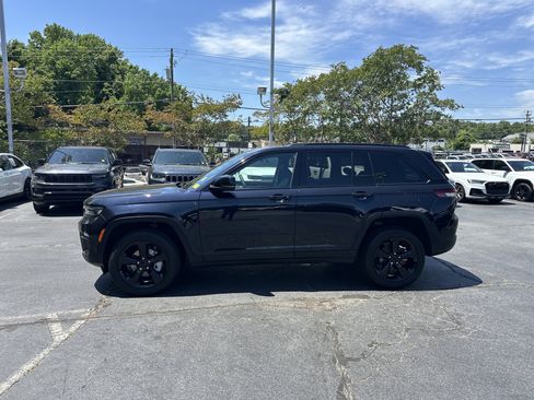 Used 2024 Jeep Grand Cherokee Limited w/ Black Appearance Package AWD/4WD image 6