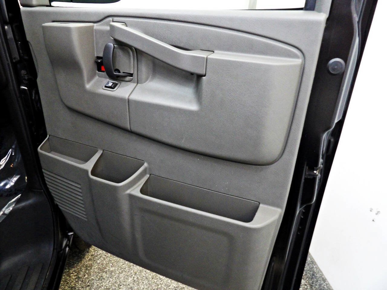 Used 2016 Chevrolet Express 2500 LS RWD image 8