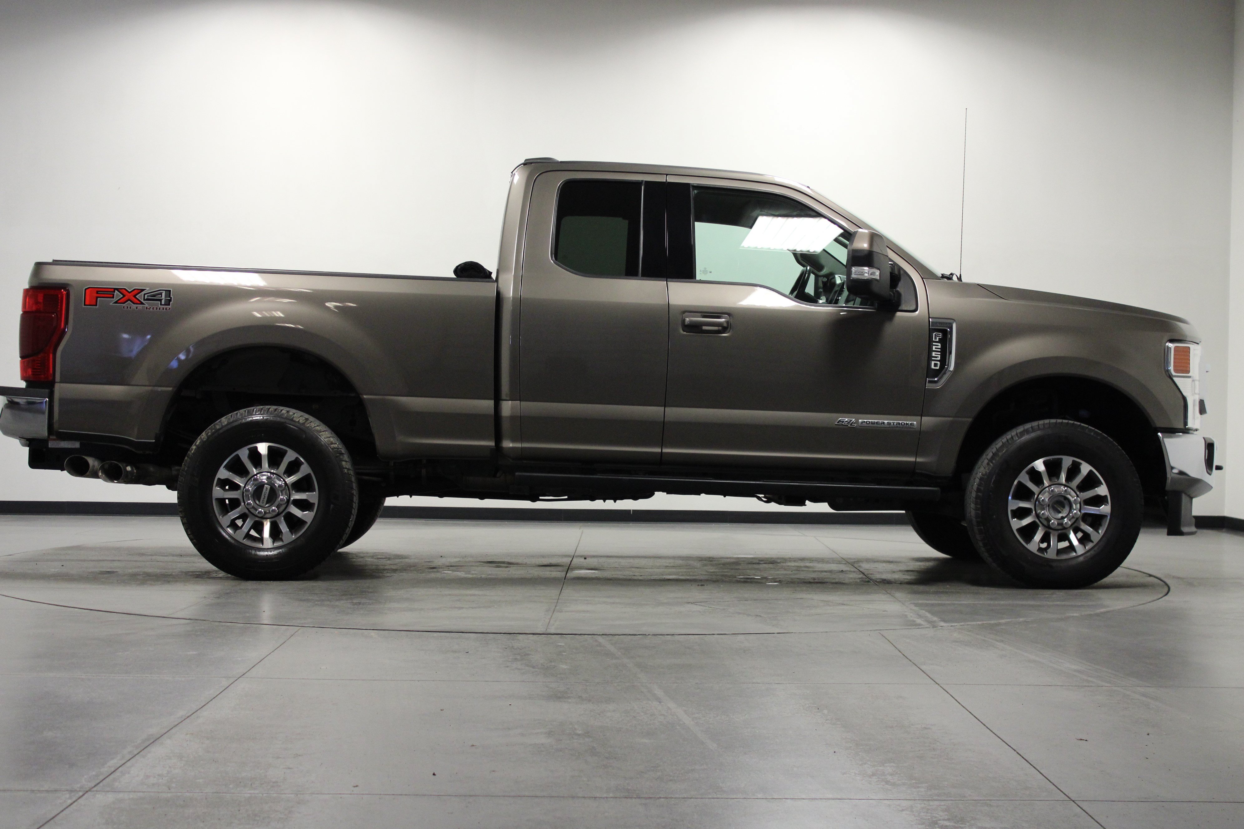 Used 2021 Ford F250 Lariat w/ Lariat Value Package AWD/4WD image 3