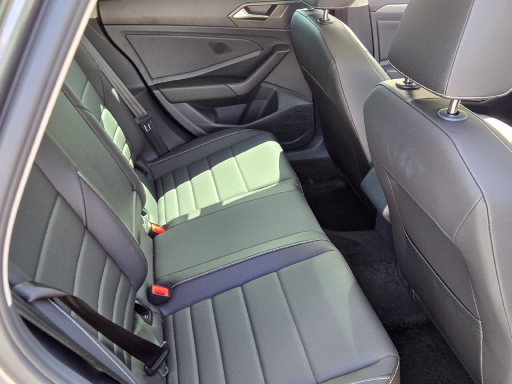 Certified 2024 Volkswagen Jetta SE w/ Panoramic Sunroof Package FWD image 16