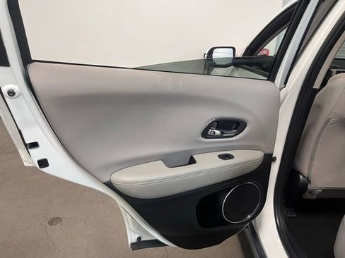 Used 2016 Honda HR-V EX image 19