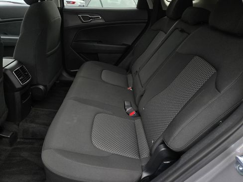 Used 2025 Kia Sportage LX image 11