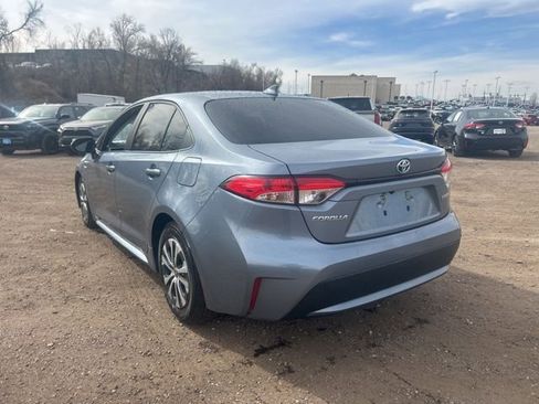 Used 2021 Toyota Corolla LE image 3