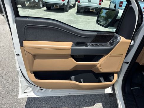 Used 2022 Ford F150 Lariat RWD image 10