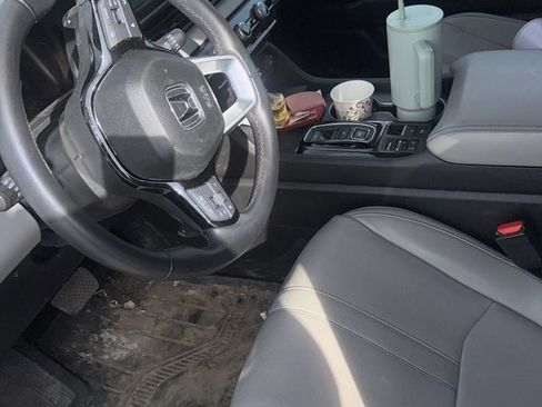 Used 2025 Honda Pilot Touring image 11