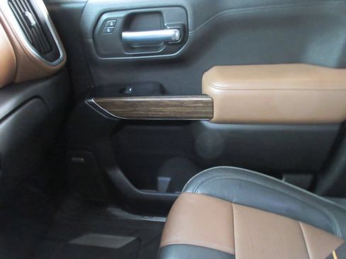 Used 2019 Chevrolet Silverado 1500 High Country w/ Technology Package AWD/4WD image 42