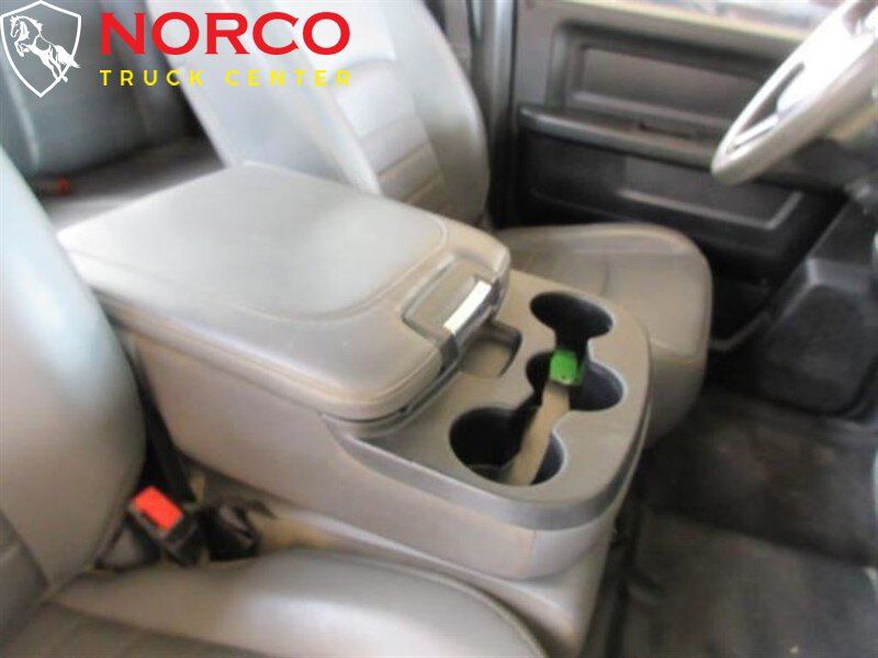Used 2018 RAM 1500 Tradesman w/ Chrome Appearance Group RWD image 18