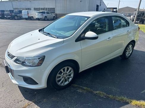 Used 2018 Chevrolet Sonic LT w/ Convenience Package FWD image 2