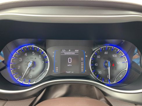Used 2017 Chrysler Pacifica Touring FWD image 12