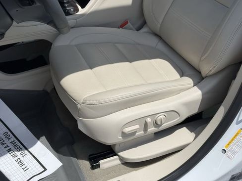 Used 2023 GMC Acadia Denali w/ Denali Ultimate Package FWD image 14
