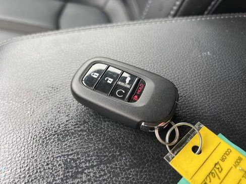 Used 2025 Honda Pilot EX-L image 18