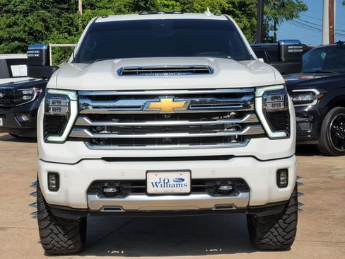 Used 2025 Chevrolet Silverado 3500 High Country w/ Technology Package AWD/4WD image 2