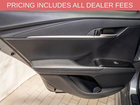 Used 2025 Toyota Camry SE FWD image 9