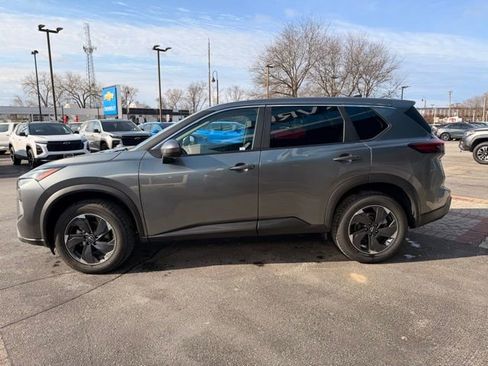 Used 2024 Nissan Rogue SV image 7