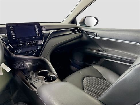 Certified 2022 Toyota Camry SE image 21