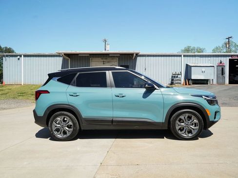 Used 2024 Kia Seltos S image 3