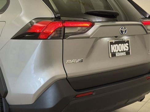 Used 2023 Toyota RAV4 XLE Premium AWD/4WD image 31
