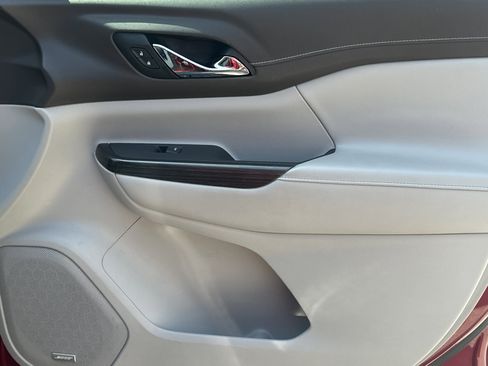 Used 2020 GMC Acadia SLT w/ Driver Alert Package II FWD image 14