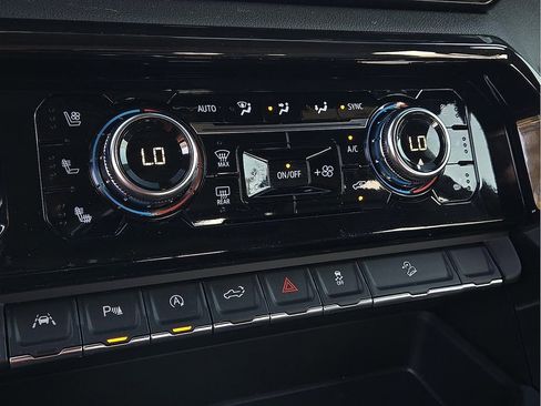 Used 2025 GMC Sierra 1500 AT4 w/ AT4 Premium Package image 15