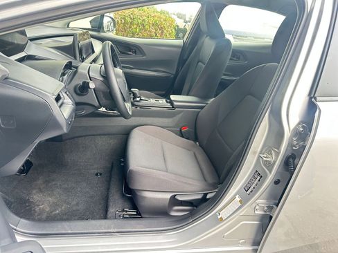 Used 2025 Toyota Prius LE image 37