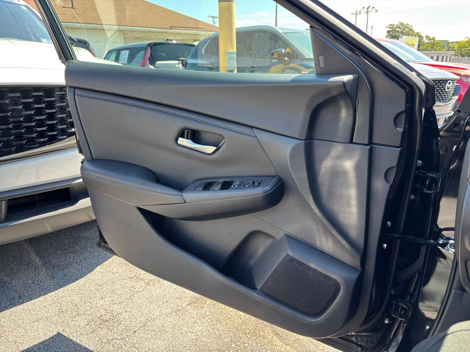 Used 2025 Nissan Sentra SV FWD image 18
