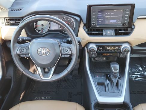 Used 2021 Toyota RAV4 XLE Premium FWD image 19