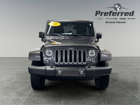 Used 2017 Jeep Wrangler Unlimited Sahara w/ Connectivity Group image 11