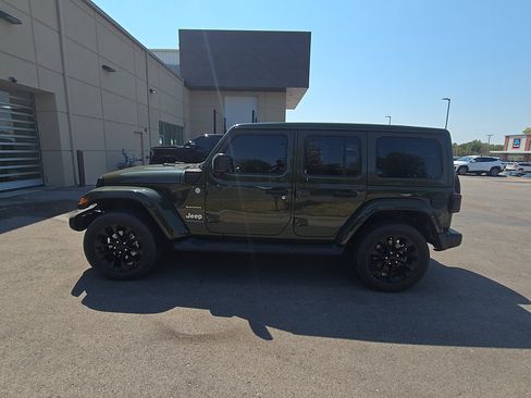 Used 2023 Jeep Wrangler Unlimited Sahara w/ Cold Weather Group AWD/4WD image 8
