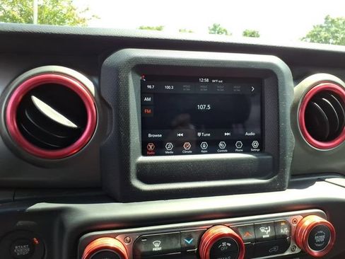 Used 2022 Jeep Gladiator Sport AWD/4WD image 18