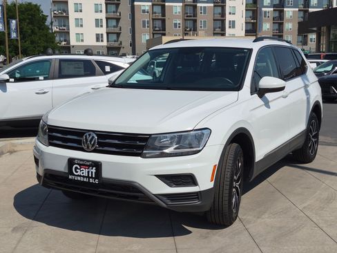 Used 2021 Volkswagen Tiguan SE AWD/4WD image 9