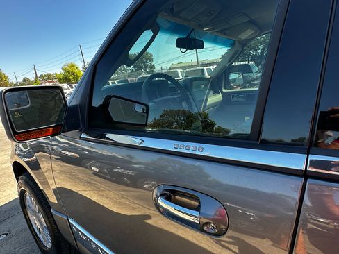 Used 2012 Lincoln Navigator 2WD image 73