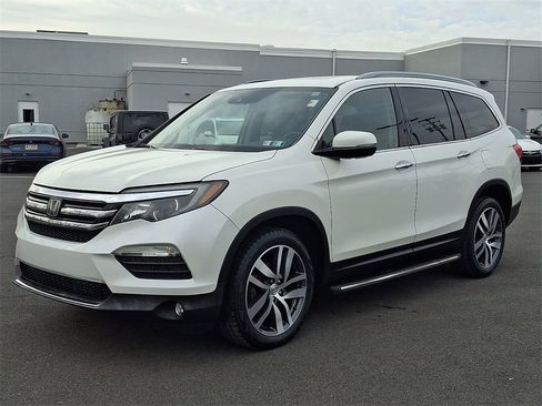 Used 2017 Honda Pilot Touring image 3
