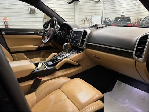 Used 2017 Porsche Cayenne Platinum Edition AWD/4WD image 26