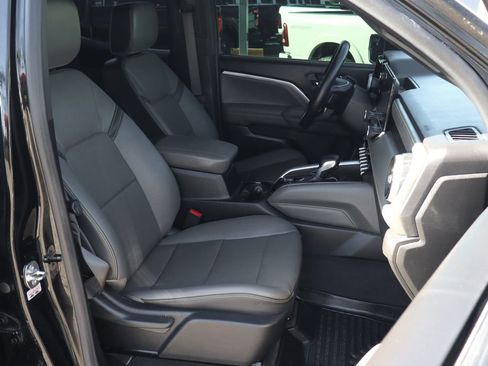 Used 2024 Chevrolet Colorado ZR2 w/ ZR2 Convenience Package III AWD/4WD image 46