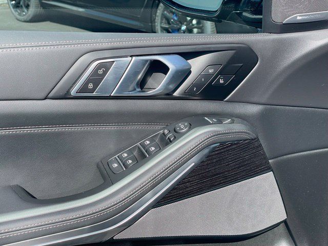 Used 2026 BMW X5 xDrive40i w/ M Sport Package AWD/4WD image 13