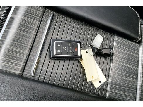 Used 2023 Jeep Wagoneer L Series III w/ Premium Group I image 13