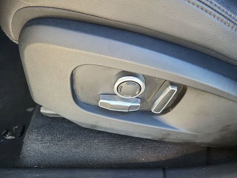 Used 2022 Jaguar F-PACE S image 8