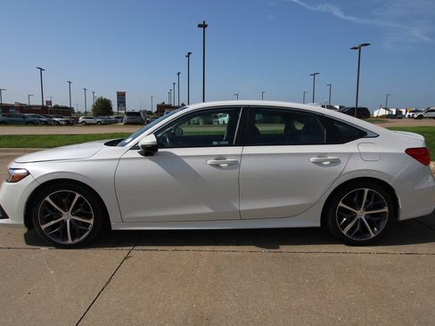Used 2023 Honda Civic Touring image 19