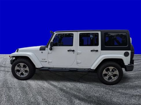 Used 2018 Jeep Wrangler Unlimited Sahara w/ Connectivity Group AWD/4WD image 7