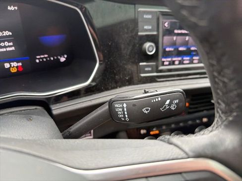 Used 2024 Volkswagen Jetta SE image 40