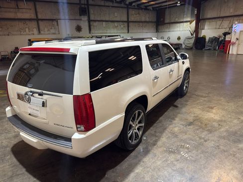 Used 2010 Cadillac Escalade ESV Premium AWD/4WD image 25