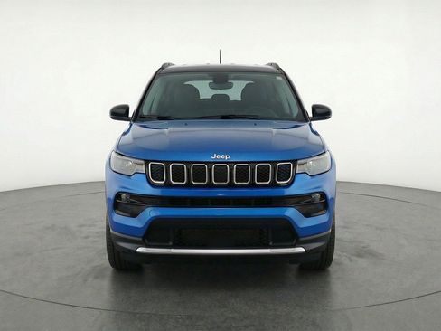 Used 2025 Jeep Compass Limited AWD/4WD image 2
