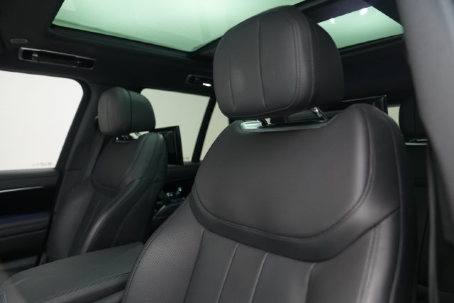 Used 2023 Land Rover Range Rover Autobiography AWD/4WD image 13
