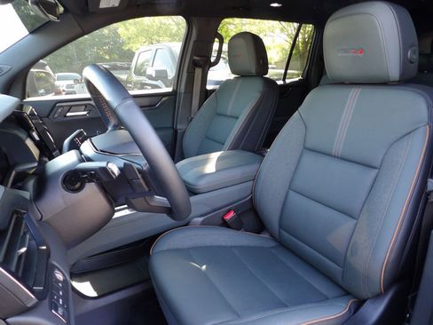 Used 2025 GMC Acadia AT4 w/ Luxury Package AWD/4WD image 13